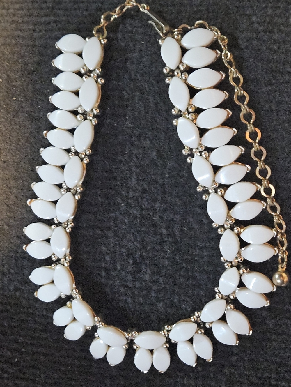 Charel MilkGlass Choker